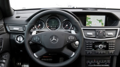 
Dcouvrez l'intrieur de la Mercedes-Benz E 63 AMG Estate.
 