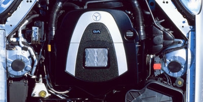 
Prsentation du moteur de la Mercedes-Benz SLK.
 