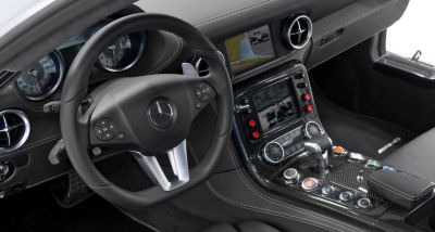 
Dcouvrez l'intrieur de la Mercedes-Benz SLS AMG F1 Safety Car (2010).
 